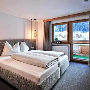 Mountain - Living By Salner Ischgl