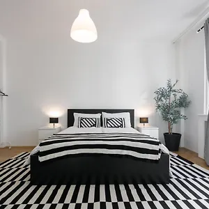 Apartment Operastreet Black & White, Vienna