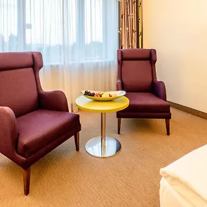 Plaza Premium Отель
